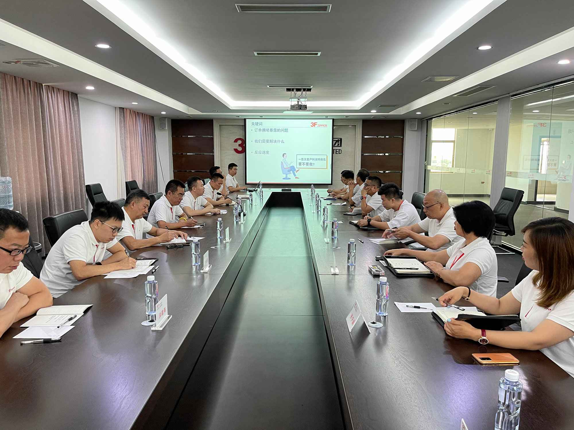 华体会网页版在线-华体会(中国)召开上半年总结暨下半年计划会议